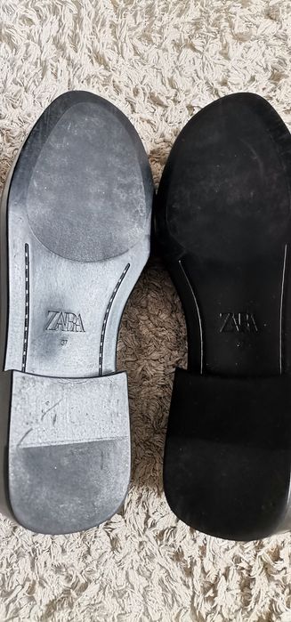 Sapatos de verniz pretos da Zara