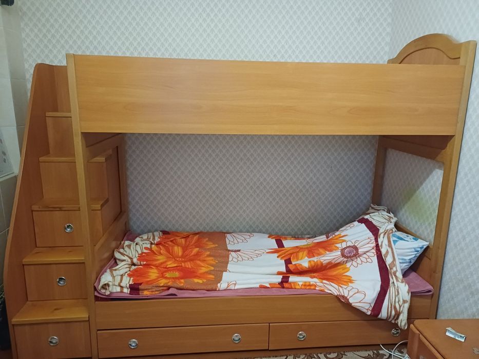 Продам двухярусне ліжко