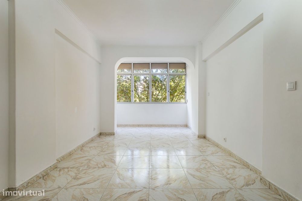 Apartamento T2 para Arrendamento | Largo Padre Américo, Massamá