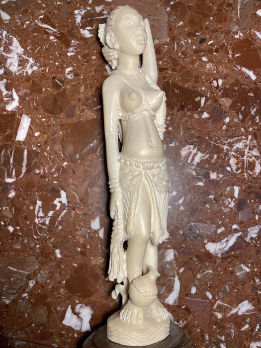 Статуэтка слоновая кость, африканская девушка