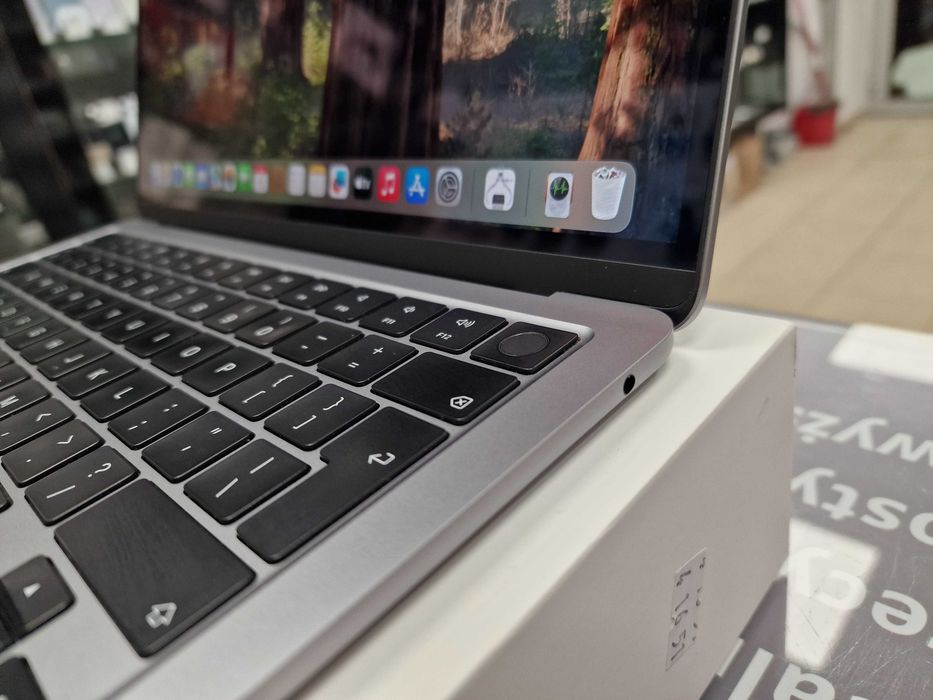 Macbook Air 13 2022/ M2/ 8GB/ 512GB/ 156 cykli/ Grade A- / Gwarancja