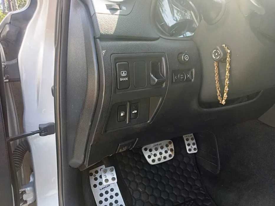 Lexus is 250 AWD 2011г.в.