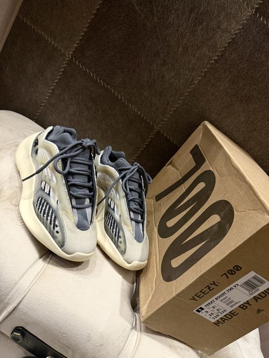 ОРИГІНАЛ Кросівки Adidas Yeezy 700 36р