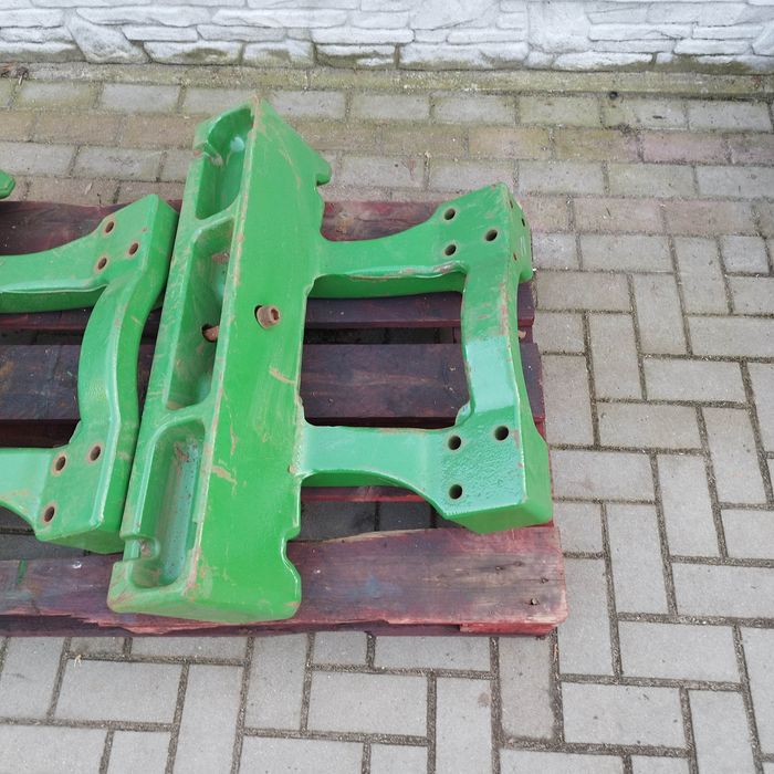 Mocowanie obciaznikow wieszak John Deere 8000 seria
Pasuje do serii 80