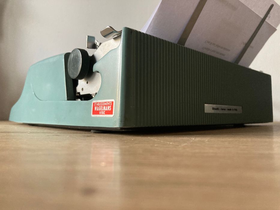 Máquina de escrever  **  Olivetti 22