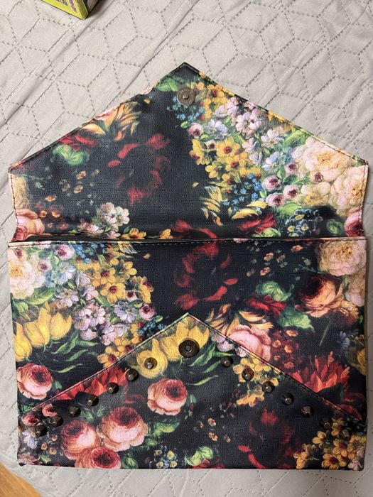 Клатч-конверт з квітковим принтом