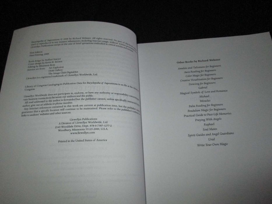 Livro Encyclopedia of Superstitions Richard Webster Superstições