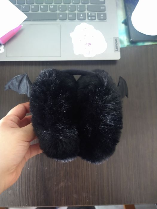 czarne nauszniki zimowe nietoperz halloween