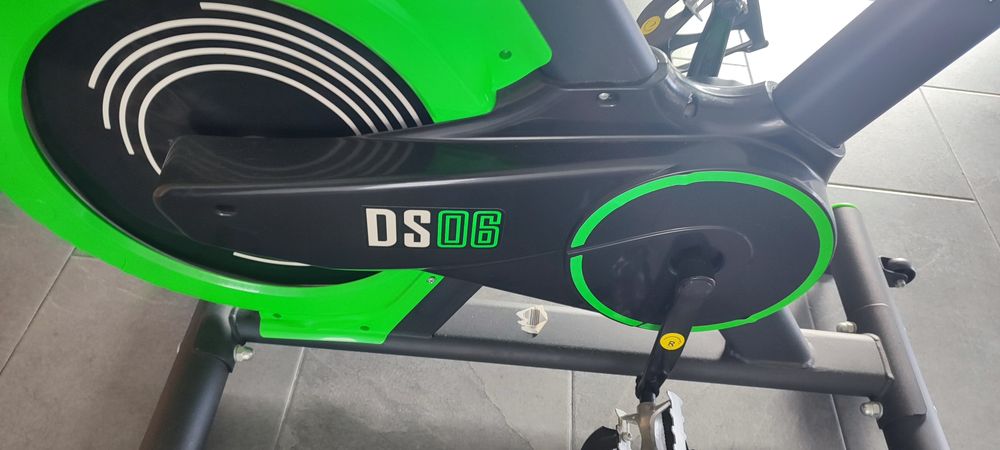 Bicicleta estática BODYTONE DS06