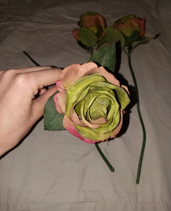 Штучні троянди (3шт), набір свічок у вигляді троянд