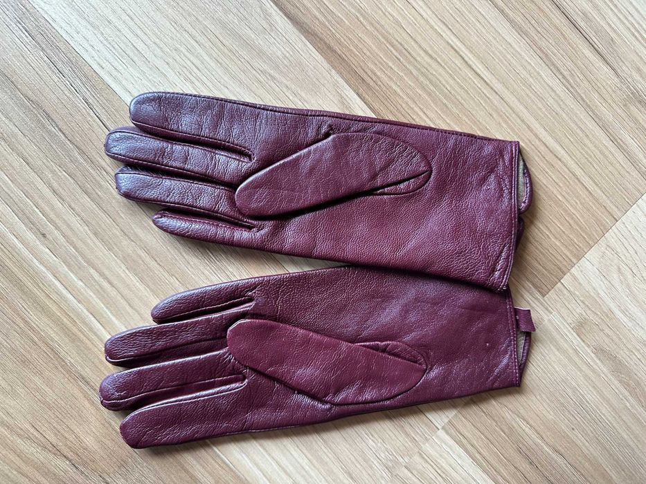 Burgundowe rękawiczki ze skóry naturalnej. Guziczki.
