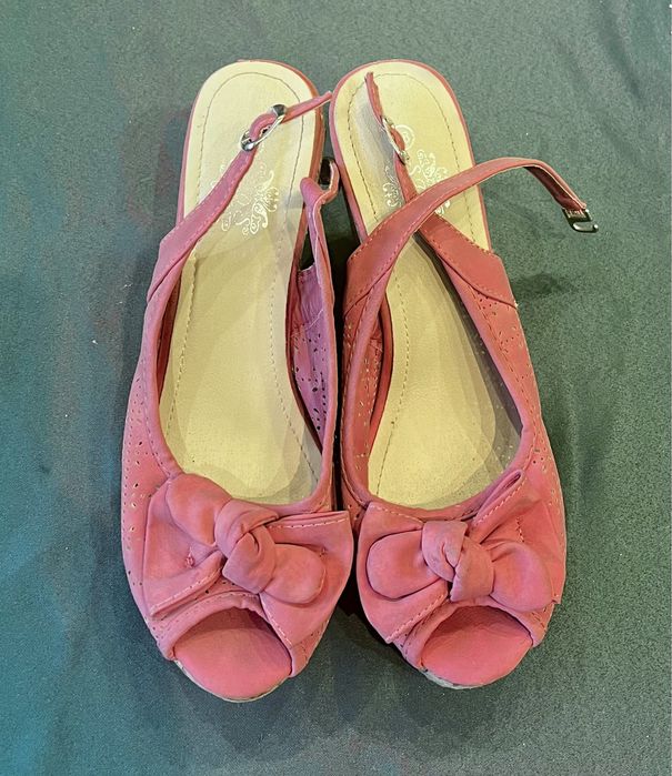 Sandałki na koturnie r. 38