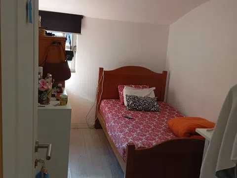 Quarto junto metro Francos