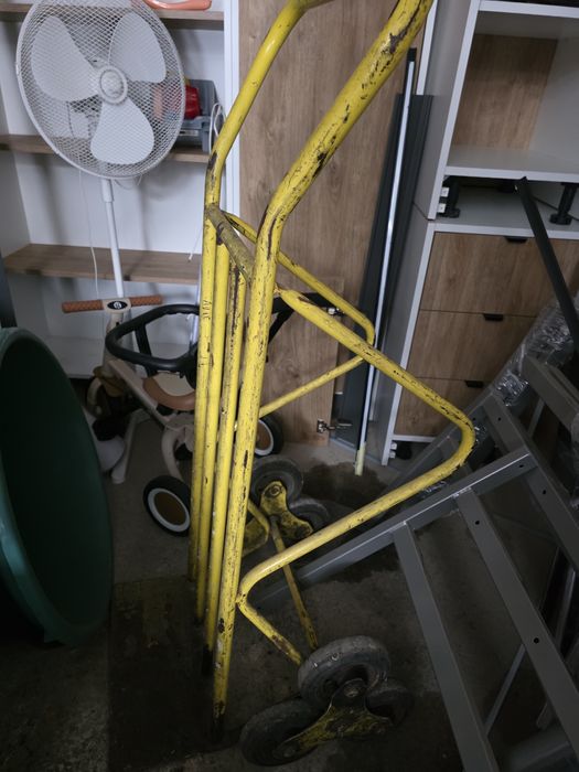 Wózek transportowy trójkołowy