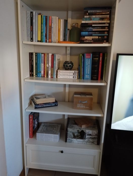 Móvel estante IKEA 165 x 75,5 x 33,5 cm