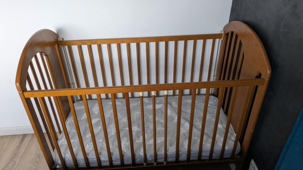 Łóżeczko 120X60 z materacem +prześcieradła, pościel