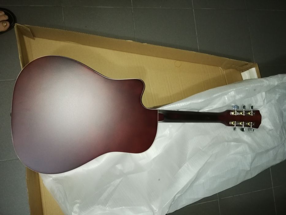 Guitarra acústica de cordas de aço