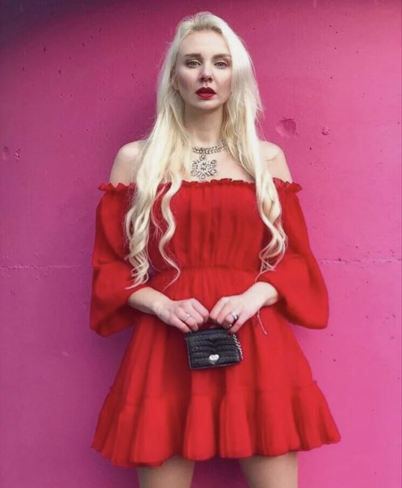 Червона сукня Giambattista Valli & H&M