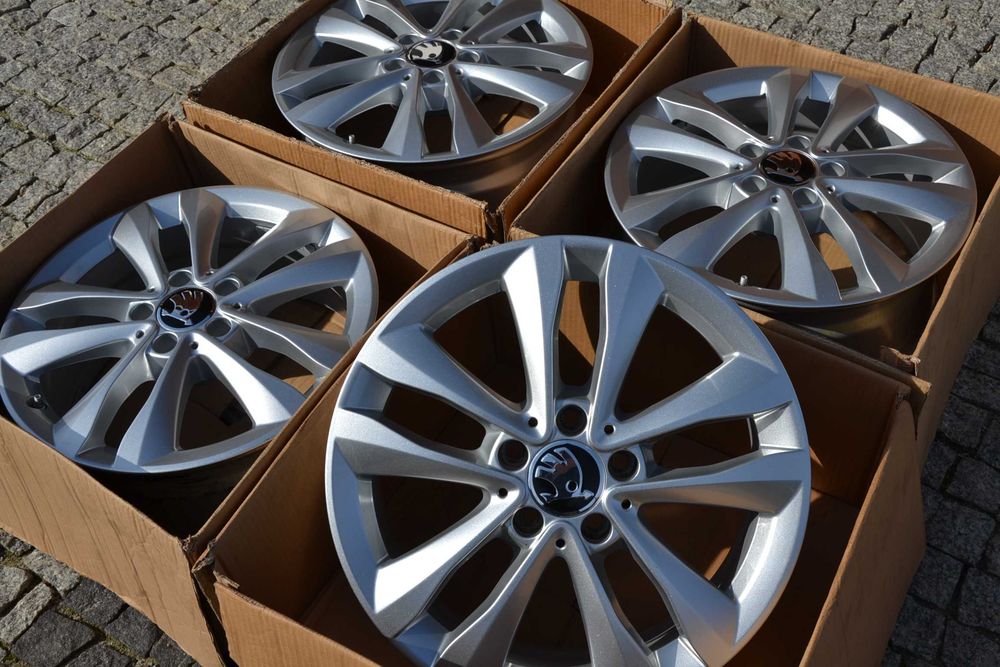 Skoda VW Passat B7 B8 Touran GOLF Felgi 17"