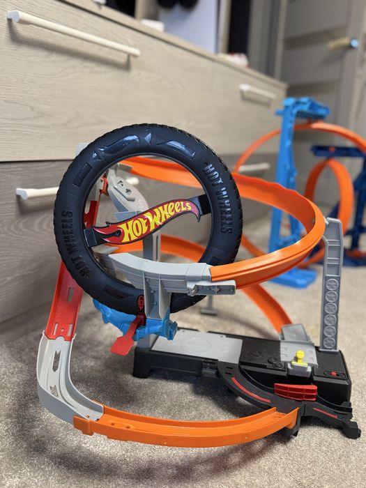 Трек HotWheels "Гонки на шиномонтаже