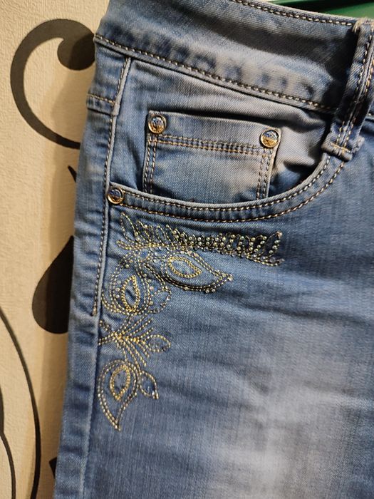 Жіночий джинси у гарному стані