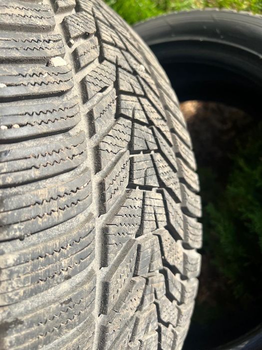 Opony Zimowe Komplet 235/45R20