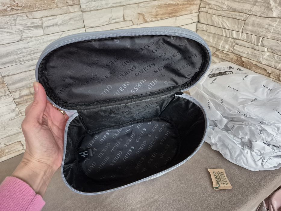 Kosmetyczka Damska Kuferek Guess