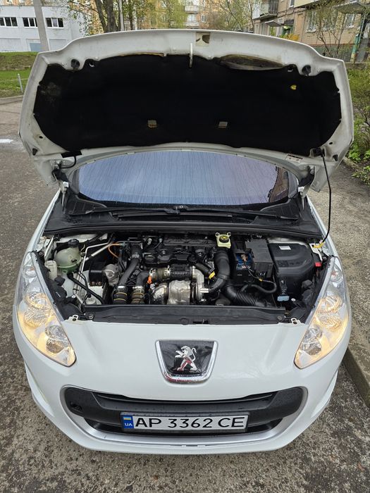 Peugeot 308 2011 г.   1.6D MT дизель