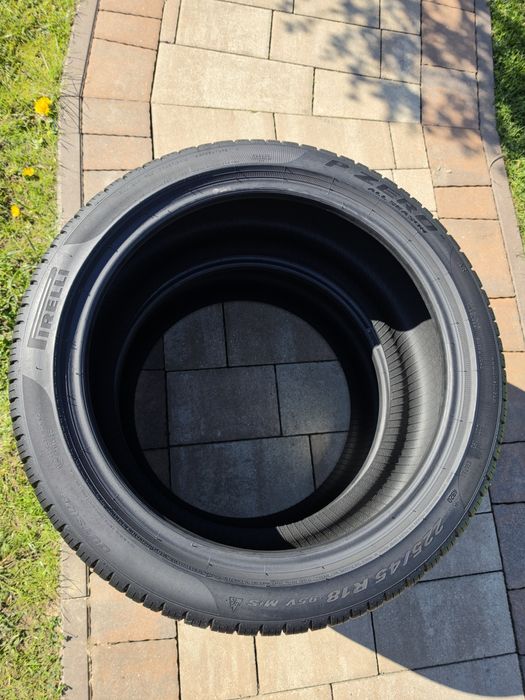 225/45R18 /18 Pirelli opony całoroczne. Super stan. Wysyłka montaż.
