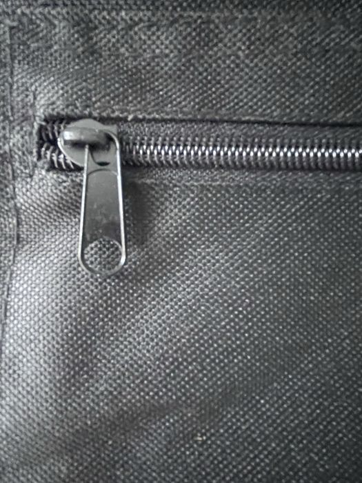 Porta fatos em perfeitas condições