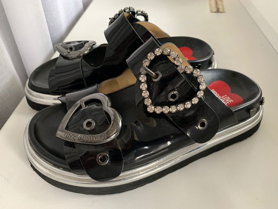 Лакові шкіряні сандалі love moschino 3000