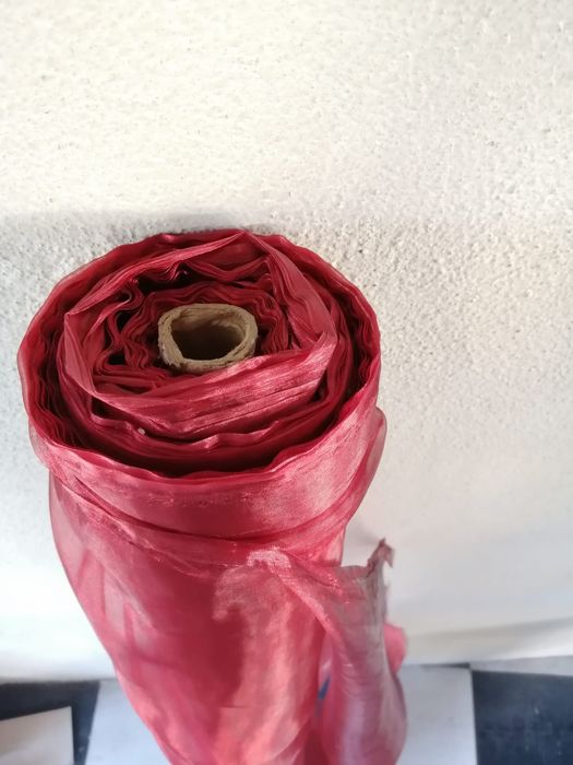 Tecido de organza Bordeaux com 140cm largo
