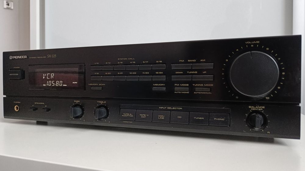 Pioneer SX-225 – amplituner stereo vintage w super stanie.