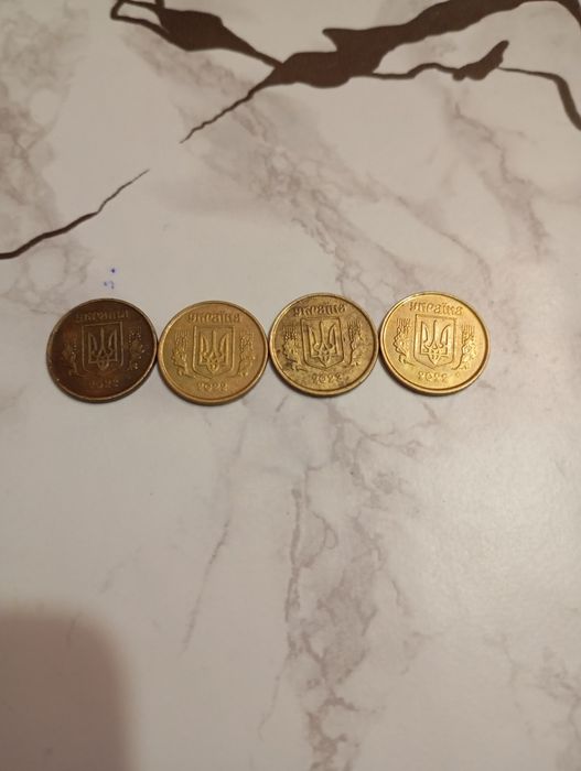 Продаю 4 монети 10 копійок кожна з них 2022 рік