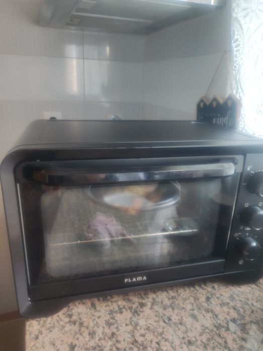 forno elétrico cor preta