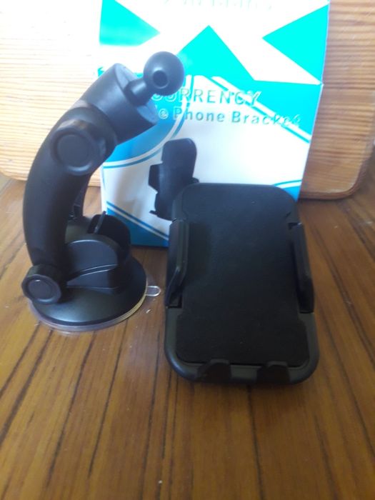 Кронштейн для смартфона в авто