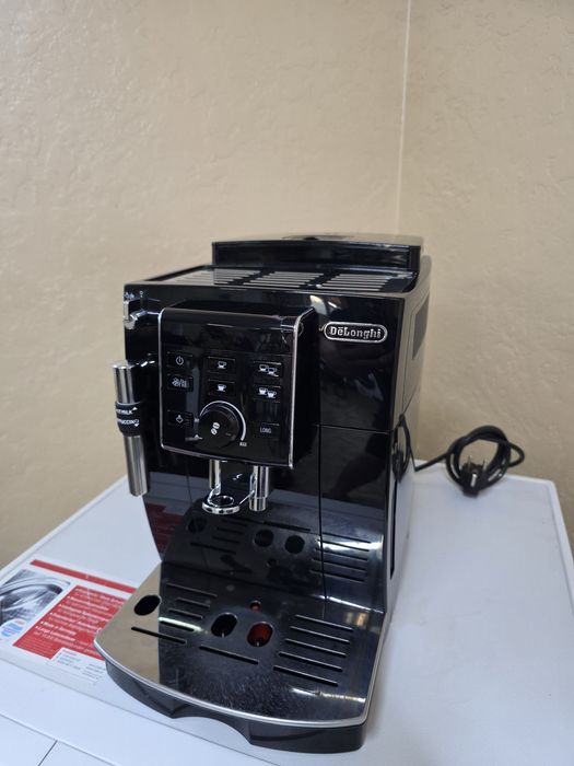 Кофемашина delonghi.