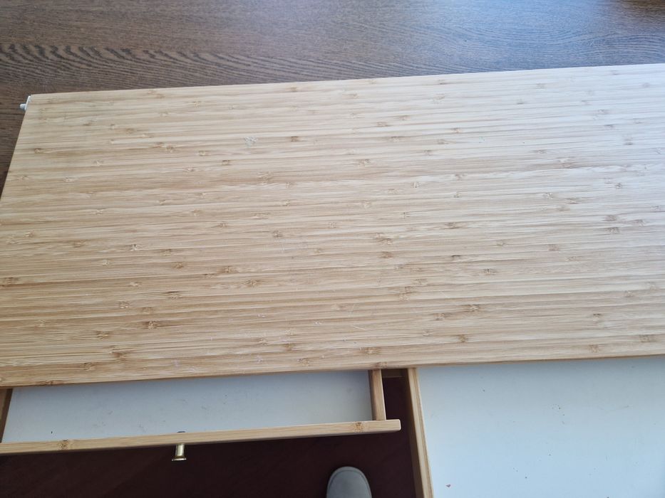 Prateleira com duas gavetas