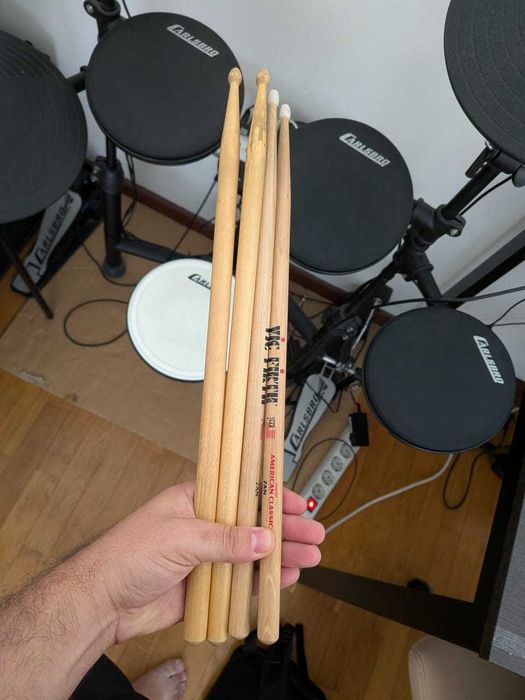 Bateria eletrônica Carlsbro Cs D130 + Cubo de Baixo/Guitarra/Bateria Fender Rumble LT25