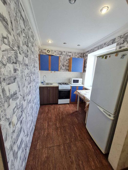 Продам 2 кімн. квартиру в р-ні " РОШЕН". 3/5 цегл.  Ремонт. 55000