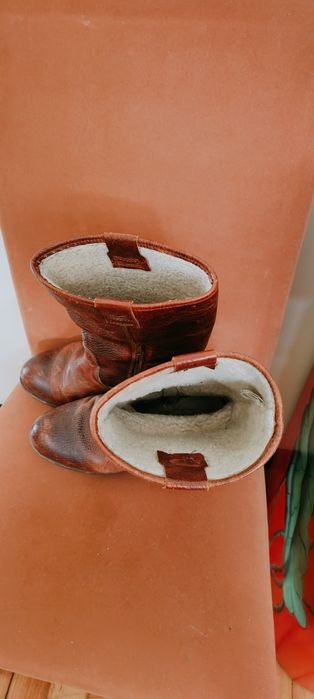 Botas em pele castanho