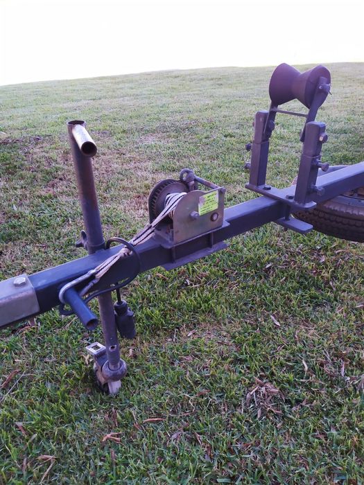 Atrelado para barco pequeno, em óptimo estado