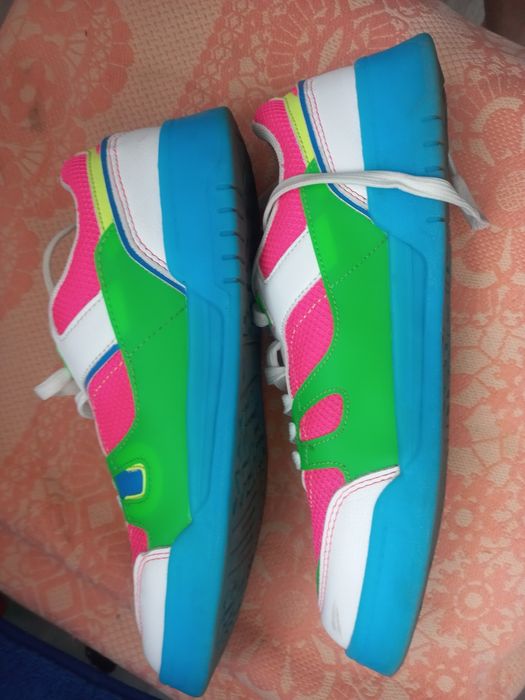 Крассовки женские  40 размер