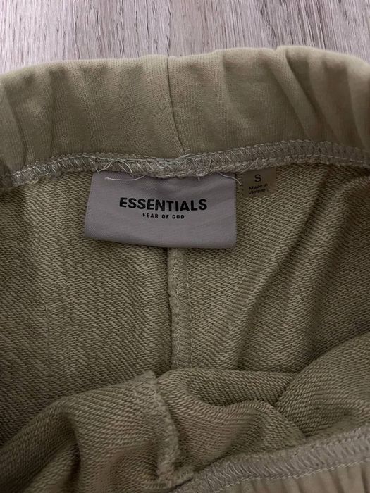 Продам штани есеншелс