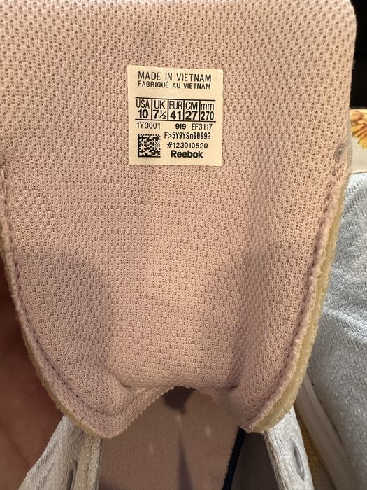 Продам женские кроссовки Reebok