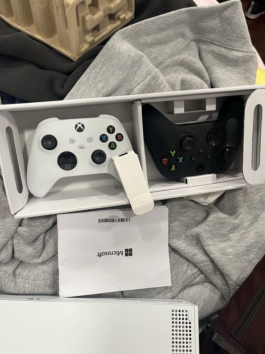 X box serie s 512G dois comandos Nova na caixa