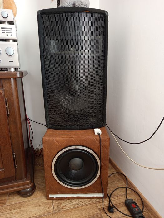 Kolumny podłogowe estradowe