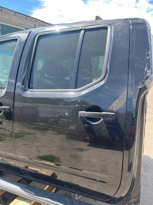 Двері дверь дверка передня Nissan Navara D40 Pathfinder R51