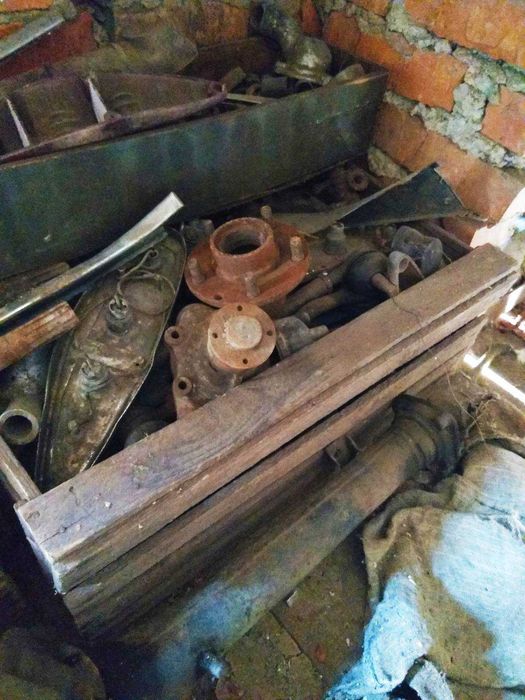 Двигун Автомобіль "Москвич-408" + запчастини.