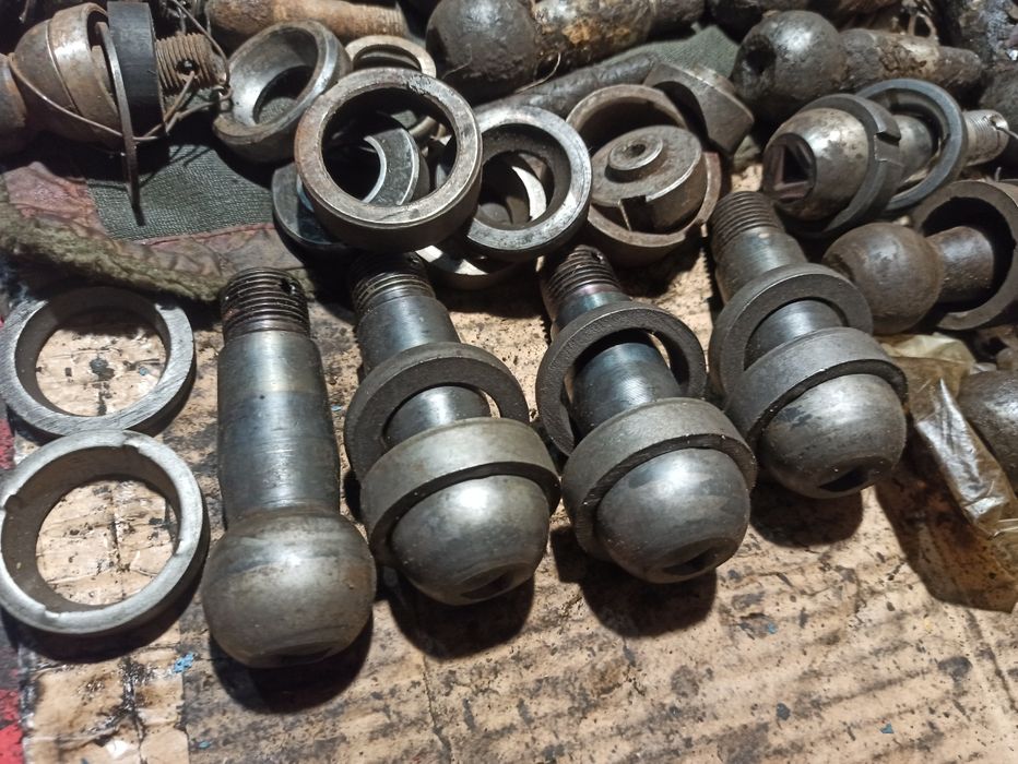 Пальці , сухарі і наконечники рульових тяг ЗІЛ ГАЗ УАЗ МАЗ КРАЗ КАМАЗ